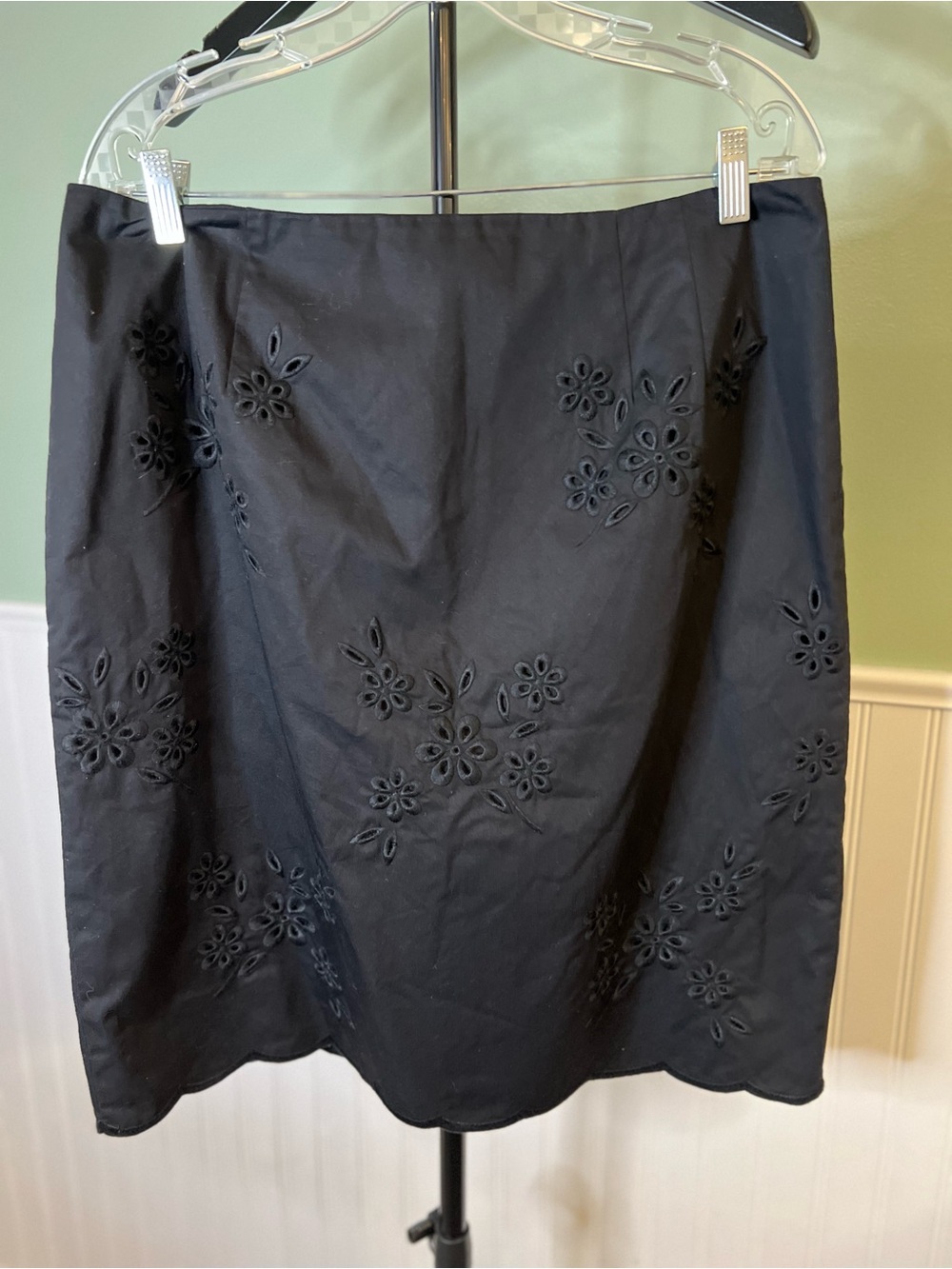Like New- Talbots Black Eyelet Floral Mini Skirt With Scalloped Hem. Size 16
